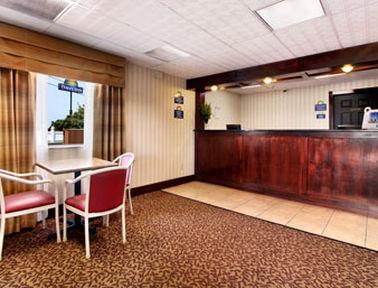 Days Inn By Wyndham Грантвилл Интерьер фото